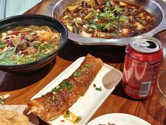 -爆炸头阿姨小四川正宗川味小吃(无任何分店)