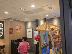 -麦当劳(上海虹桥站30B检票口楼上)