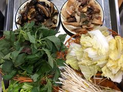 -杨记山珍鸡煲菌汤锅