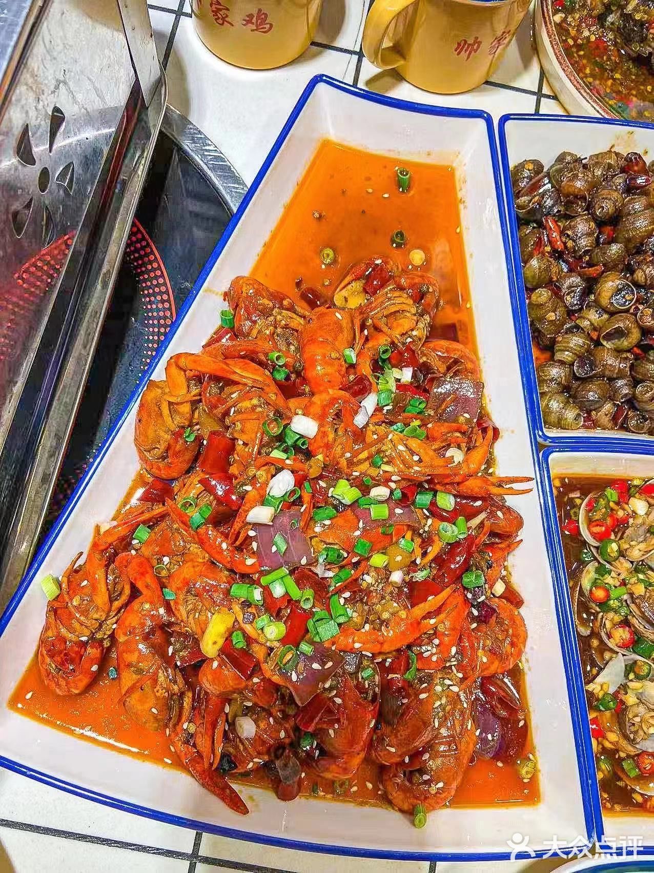 同事们路过这家餐厅，看到了它的招牌菜 小龙虾