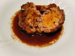 鸭蛋黄狮子头-梅飞酒家(名辉豪庭店)