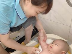 -鲸鱼妈妈月嫂/育婴师定制