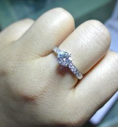 -威德钻石-克拉钻大本营(南京东路店)