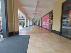 -王府井奥莱临潼小镇(临潼店)