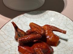 脆皮乳鸽-荣轩(新荣记环球金融中心店)