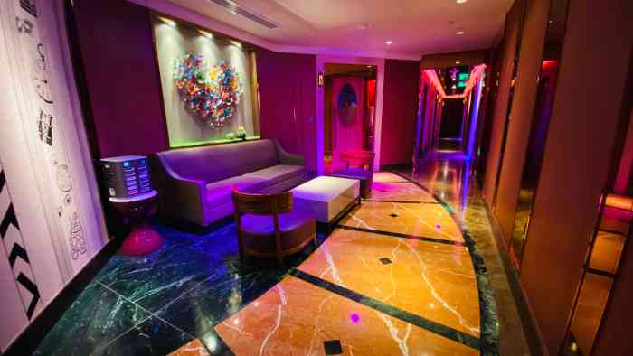 纯k(浙江路店)-"这家纯k在比较安静的浙江路上,感觉还蛮大.