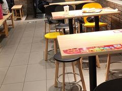 用餐区-麦当劳(北京昌金路得来速餐厅店)