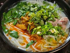 -鸿浩扒猪脚米线