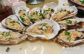 Steamed Fresh Oysters with Garlic and Chopped Chili