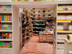-钟书阁(群光广场店)
