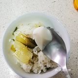 香喷喷的猪油菜饭，油亮亮的米饭，腊肉的咸香，太好吃！