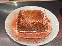 漏奶滑-潮界(虹桥新天地店)