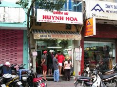 -Bánh Mì Huynh Hoa