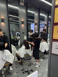 点击看大图 -藤野造型烫发染发