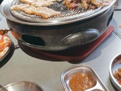 -围炉肉舍•炭烤活鳗•丹东海鲜烤肉(步行街店)