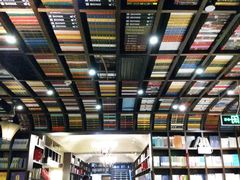 -钟书阁(松江泰晤士小镇店)