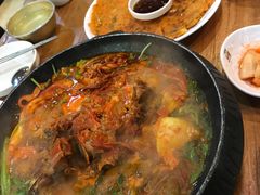 土豆排骨火锅-喇喇排骨火锅·传统韩式脊骨汤(望京西园总店)