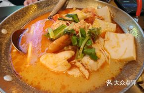 Tom Yum Soup with Fish Slices