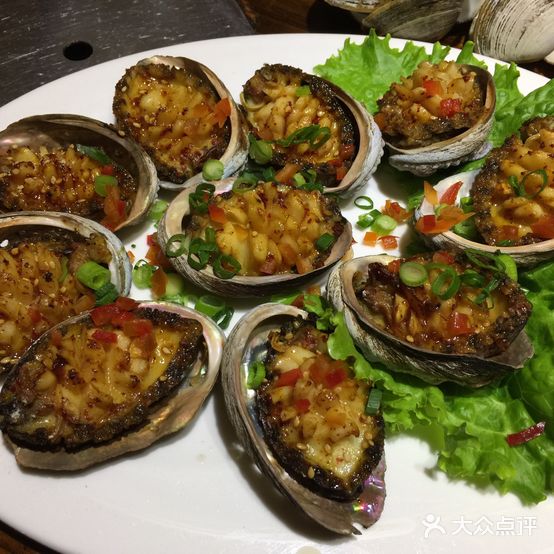 丹东制造何记海鲜炭烧坊