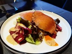 烟熏三文鱼色拉-YUE·6·西式融合餐厅(外滩六号店)