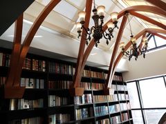 -钟书阁(松江泰晤士小镇店)