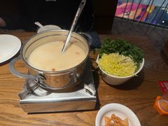 -爱碗亭·鲜炒湖南菜(壹城中心店)