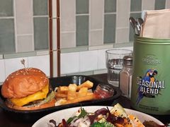 Grounds&nbsp;beef&nbsp;burger-The Grounds of Alexandria