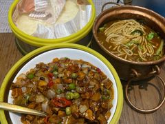 黑三剁配薄饼-雀舞云南菜(乐客城店)