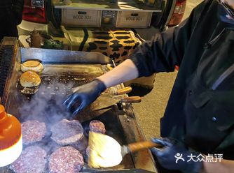 五马渡太空猿鲜牛肉汉堡