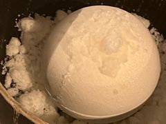 蛋白饼配罗勒冰霜-Ocean's Table 欧舍