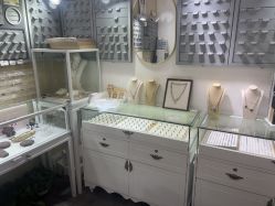 -AI艾耳·专业手工耳洞·穿孔美学馆