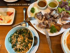 -Chom Cafe and Restaurant