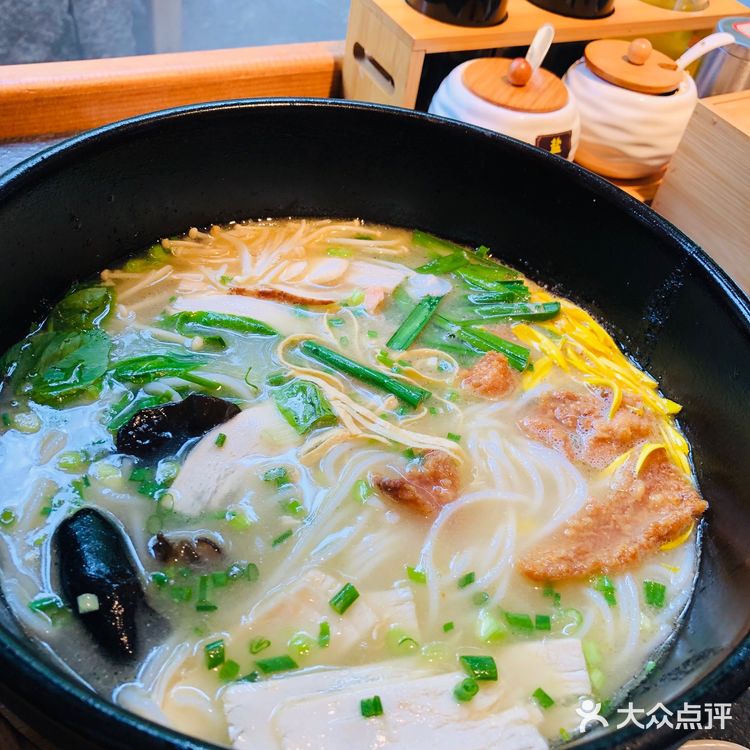 丽江｜渣渣米线——古城最美过桥米线店