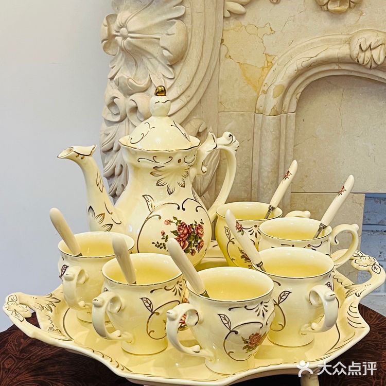 青岛老巷里的咖啡时光|藏在街角的 莫奈花园 咖啡馆