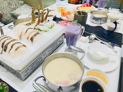 -红鼎豆捞·非遗鲍皇汤火锅(宝丰路店)