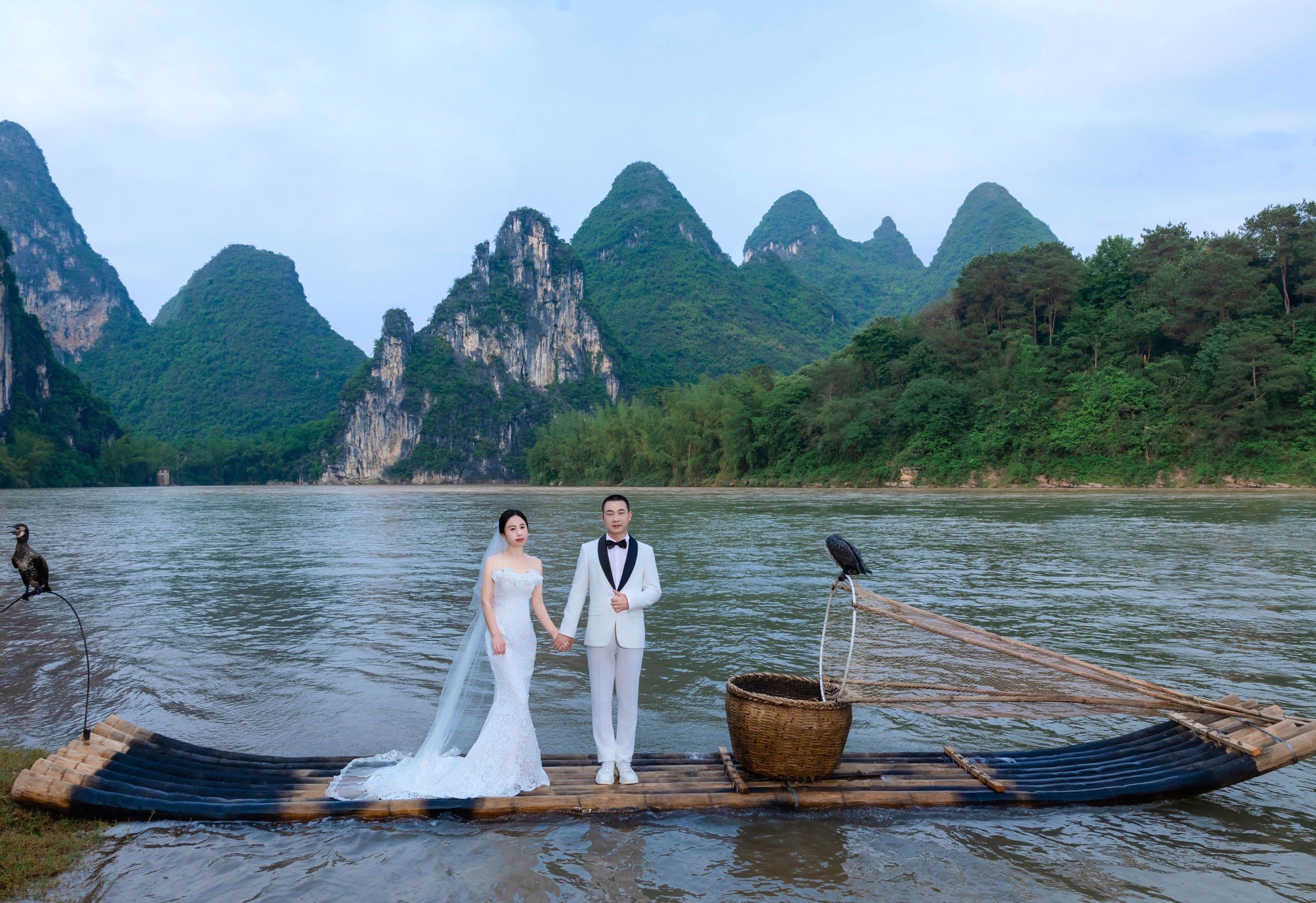来到语文课本里的桂林山水拍婚纱照了