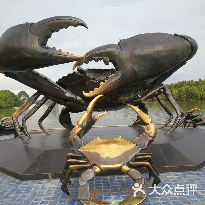 芜湖滨江公园螃蟹雕塑图片
