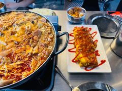 部队锅-MI WU FACTORY米屋美食工厂餐厅(绿地店)