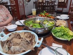 -乡土黄·鲜牛肉火锅·小龙虾(兴业街店)