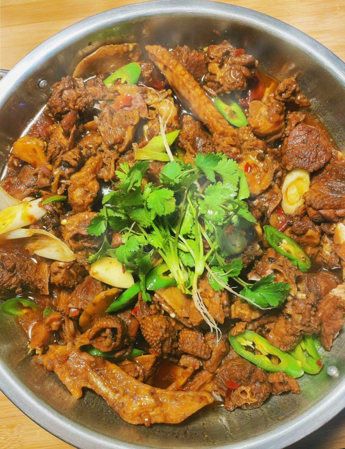 0元玩转这座城 红烧鸭子是中华饮食文化中的一道经典美食.