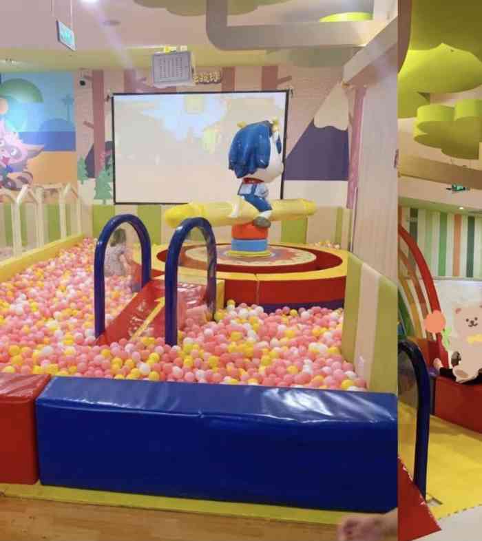 木马王国(相城天虹店)-"这边地方不大,规矩太多了,穿了袜子还要再.