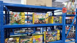 -逝水玩具折扣店