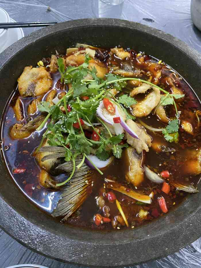 万氏石锅鱼烤鱼-"味道很不错啊,一盘鱼分量很大,老板人也很.