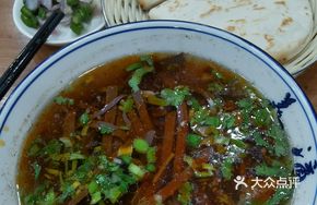 Meat-rich Fresh Chengcheng Blood Soup with Noodles