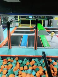 -蹦贝运动中心·蹦床·攀岩·闯关(龙岗店)