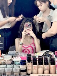 -红馆妆造(中央大街店)