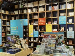 -钟书阁(松江泰晤士小镇店)