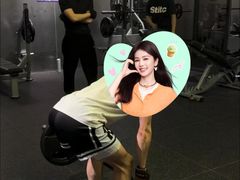 -小镇影院迪士尼小熊Duffy与他的朋友合影地