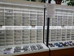 -视野联行眼镜•蔡司•依视路(温江店)