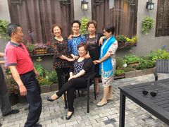 -小草屋轰趴馆别墅派对新场团建家庭聚会